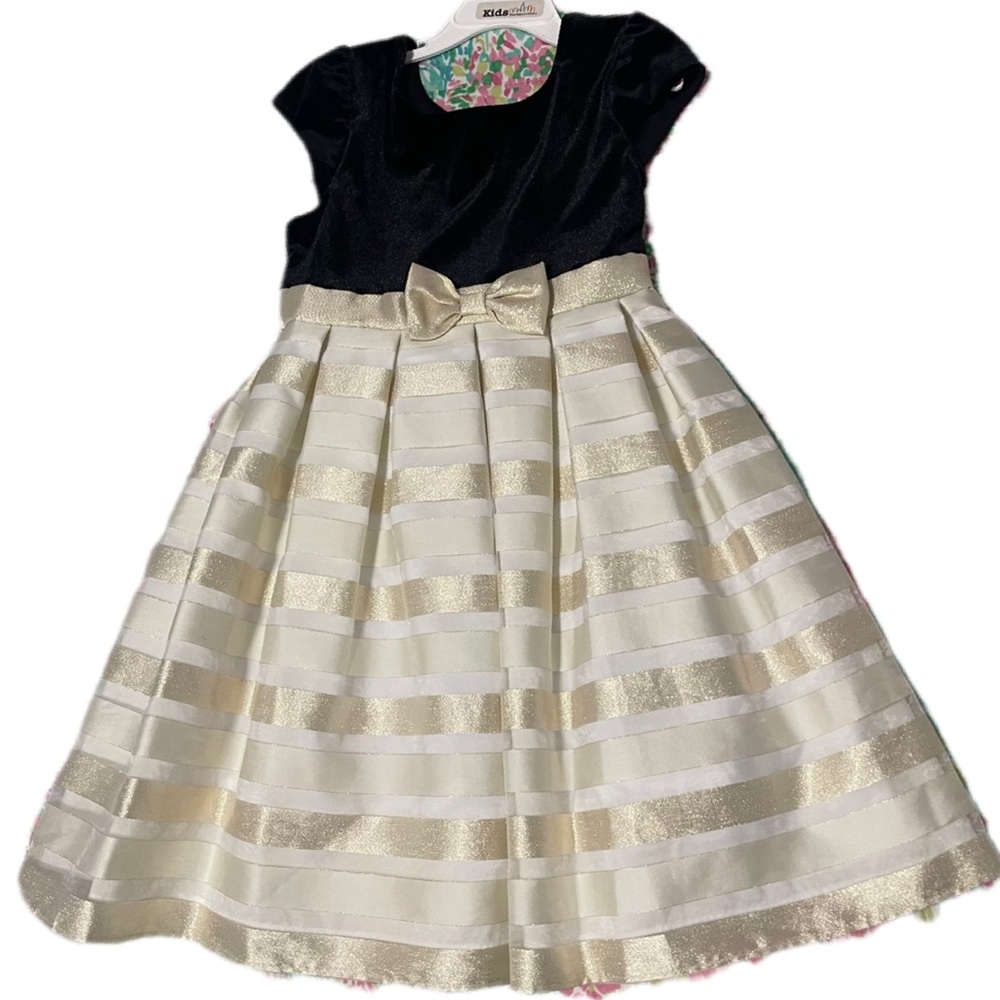 Girl dress size fit 7 good condition so pretty